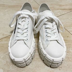 Women’s sneakers